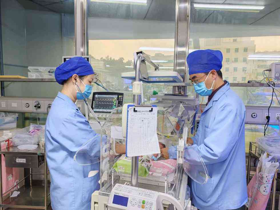 ����һ�и��ӹ����ѣ�����С����Σ�գ����ҡ�����