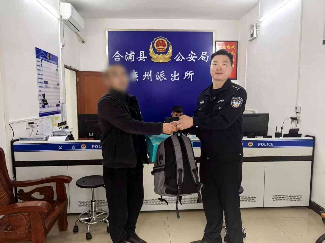 ���տ����ֺ��ӣ�һ�������䱳���ں���ĳ��ʳ�꣬��Ա���ֺ󡤡���